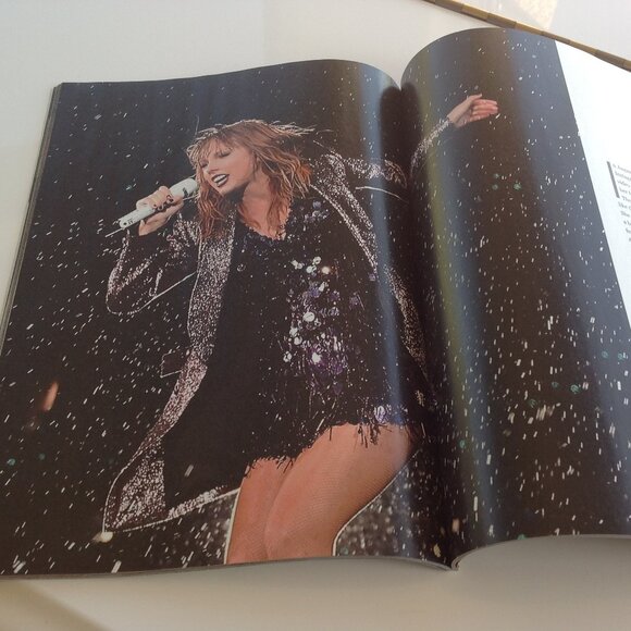 Taylor Swift | The Music & The Magic Magazine - Picture 9 of 11